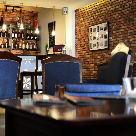 Zlote Gory - Czarna Gora 3*