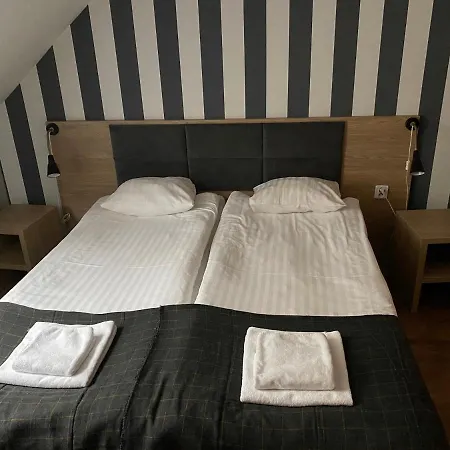 Zlote Gory - Czarna Gora Bed & Breakfast