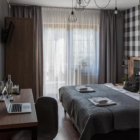 Zlote Gory - Czarna Gora Bed & Breakfast