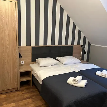 Zlote Gory - Czarna Gora فندق مبيت وإفطار سيينا