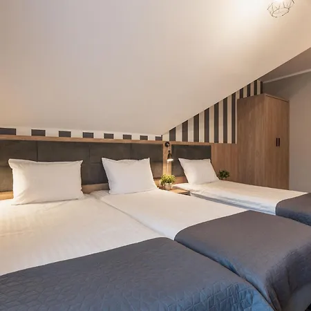 Zlote Gory - Czarna Gora 3*