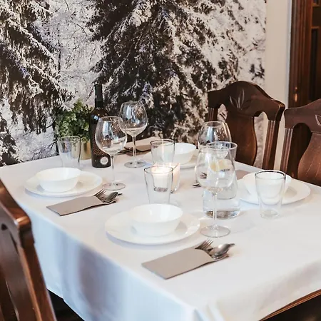 Zlote Gory - Czarna Gora 3*