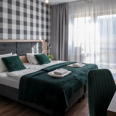 Zlote Gory - Czarna Gora 3*